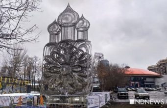 У метро «Динамо» поставили «Софийский собор» из проволоки (ФОТО)