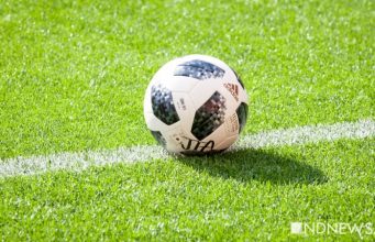 В Испании голый болельщик выбежал на поле во время футбольного матча