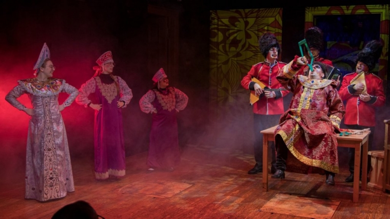 В &laquo;Коляда-театре&raquo; осовременили &laquo;Иван Васильевич меняет профессию&raquo; (ФОТО)