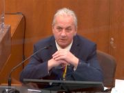 Ветеран полиции Миннеаполиса в суде по делу Джорджа Флойда назвал «совершенно излишним» применение к нему силы