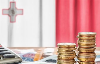 Власти Мальты зазывают иностранных туристов на летний отдых, обещая до 200 евро каждому