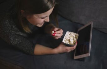 Смотреть сериалы и фильмы онлайн: удобство, выбор и безопасность