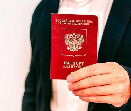 Депутат от "Единой России" Вячеслав Лысаков смело раскритиковал законопроект об изъятии загранпаспортов у должников