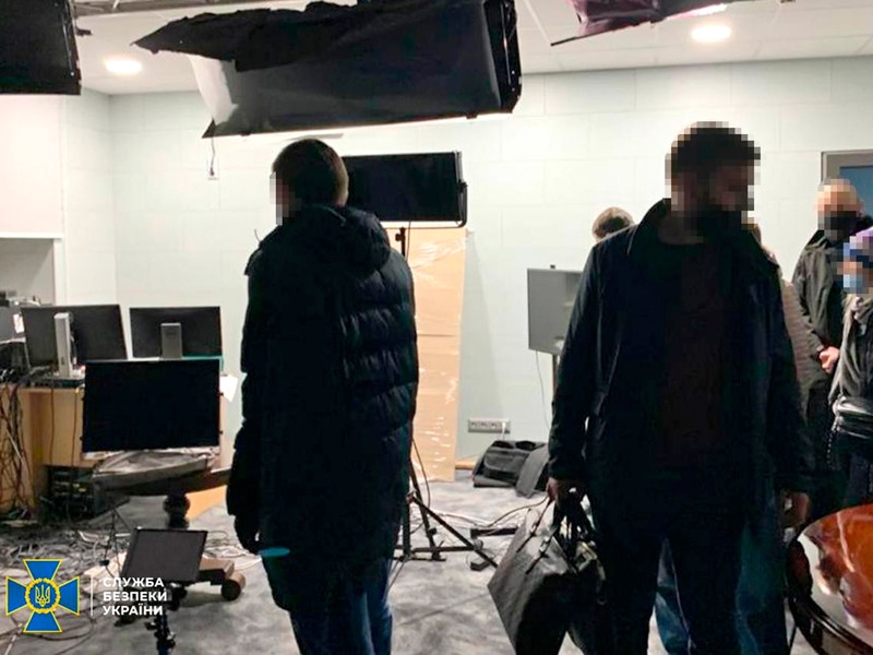 СБУ проводит обыски в офисах движения "кума Путина" Виктора Медведчука