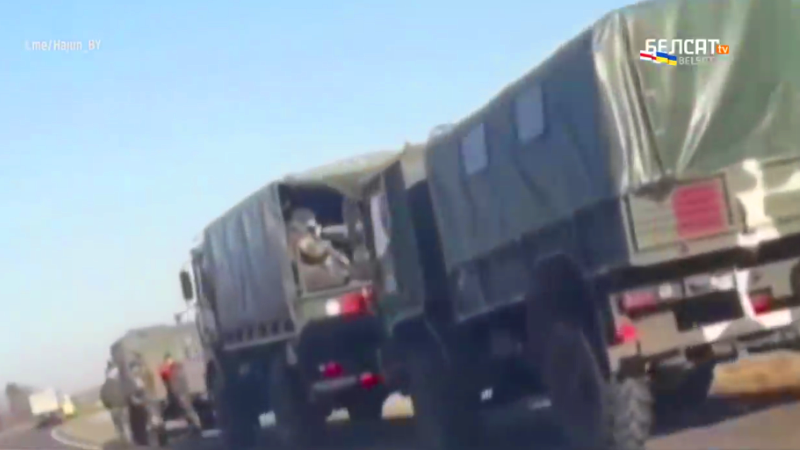 Зафиксирована белорусская военная колонна с нанесённым на бортах особым отличительным знаком
